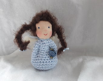 Petit ange gardien 9 cm, crocheté et feutré