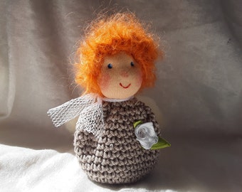 Petit ange gardien 9 cm, crocheté et feutré