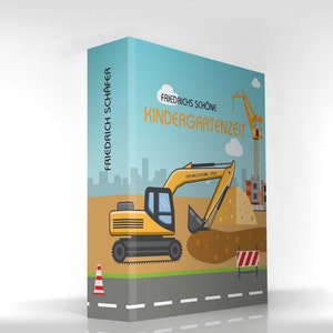 Könnte beinhalten: Ein blauer und gelber Buchumschlag mit dem Titel "Friedrichs schöne Kindergartenzeit" und einer Illustration eines gelben Baggers und eines Krans auf einer Baustelle.