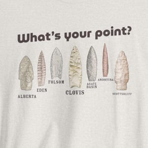T-shirt humoristique « Pointe de lance paléolithique » | Archéologie vintage Clovis Folsom