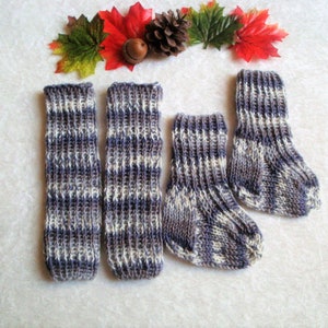 Baby Strickset Söckchen und Beinstulpen aus Sockenwolle legwarmer and socks Bild 1