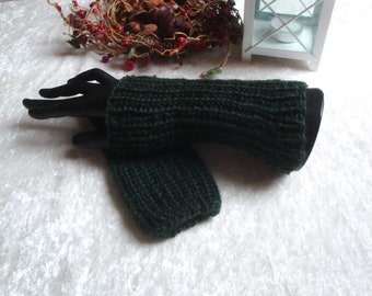 Pulse warmer made from 100% alpaca wool, dark olive green