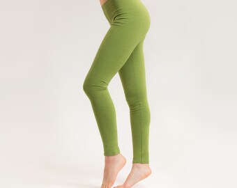Organic leggings tinged in verde