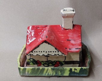 Ceramic butter dish for 250g butter as a house in half-timbered style