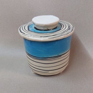 French water butter dish for 250g in blue or green Blue