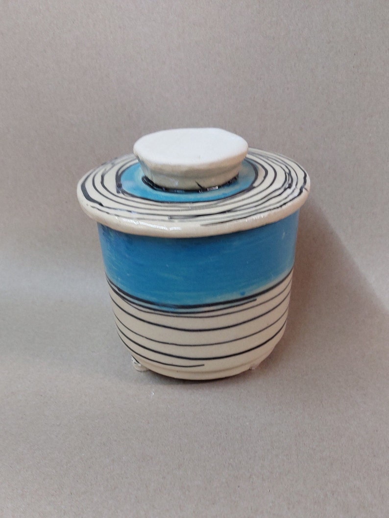 French water butter dish for 250g in blue or green Blue