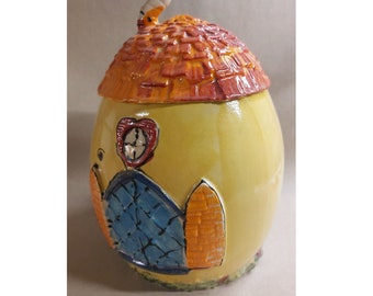 Cereal jar storage jar ceramic as a house in colorful