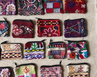 Lot von 25 Banjara ethnischen handgemachten bestickten Schmuck Geschenk Beutel: Katchi Gujrati Arbeit