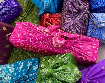 Emballage cadeau en soie sari recyclée : emballage en tissu bohème,