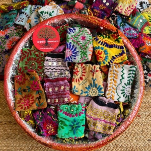 Stickerei Schmuckbeutel, Geschenkbeutel, Handgemachte Beutel, Schmuckbeutel, Schöne bunte Beutel, Beutel aus recycelten Stoffen