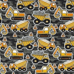 Puede incluir: Un patr&oacute;n sin costuras que presenta veh&iacute;culos de construcci&oacute;n amarillos sobre un fondo de ladrillo gris oscuro. El patr&oacute;n incluye camiones de volteo, mezcladoras de cemento y excavadoras. Los veh&iacute;culos est&aacute;n delineados en negro y tienen acentos naranjas. El patr&oacute;n se repite en toda la imagen.