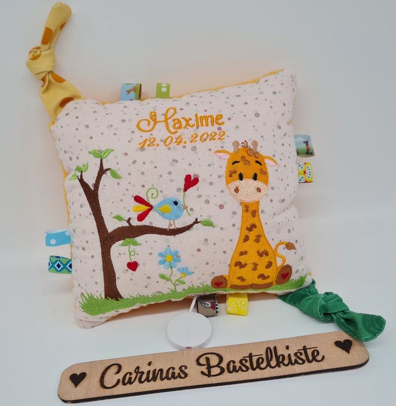 Spieluhr, Spieluhr Giraffe, Spieluhr Baby, Spieluhr mit Wunschmelodie, Kissen personalisiert, Geschenk zur Geburt, Kissen mit Namen Bild 2