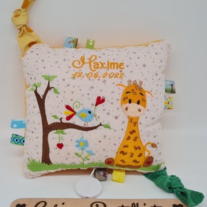 Spieluhr, Spieluhr Giraffe, Spieluhr Baby, Spieluhr mit Wunschmelodie, Kissen personalisiert, Geschenk zur Geburt, Kissen mit Namen Bild 1