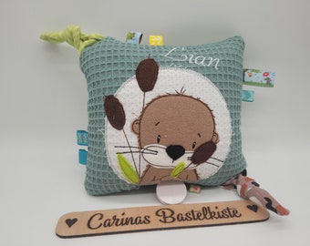 Boite à musique, bébé, mélodie souhaitée, prénom, coussin personnalisé, cadeau naissance, loutre, doudou, mélodie au choix