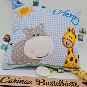 Spieluhr Spieluhr Baby Spieluhr mit Wunschmelodie Kissen personalisiert Geschenk zur Geburt Kissen mit Namen Nilpferd & Giraffe Bild 3