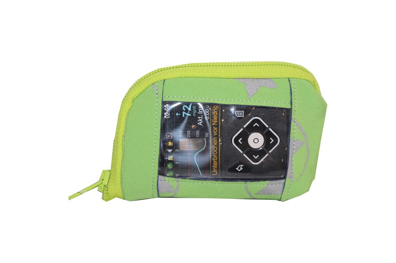 Softshell pump bag with reflector stars on green