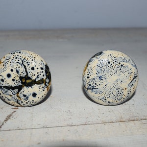 speckled knobs in beige/blue