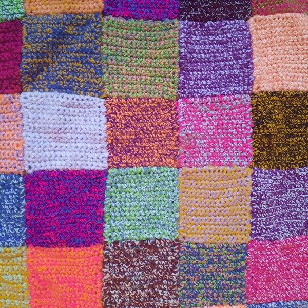 Handmade gestrickte Patchworkdecke