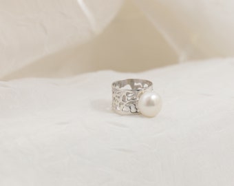 Pierścionek srebrny z naturalną perłą LACRIMA