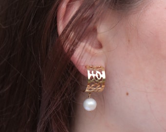 Gold filled silver earrings with natural pearls. LACRIMA