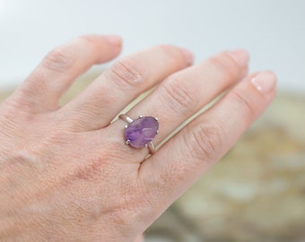 Delicate silver ring with amethyst