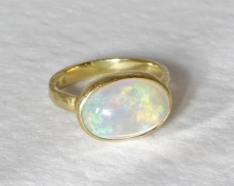 Opal ring made of 750 gold, size 52/53 unique, 18 carat, cabochon, goldsmith's work by Kathi Breidenbach
