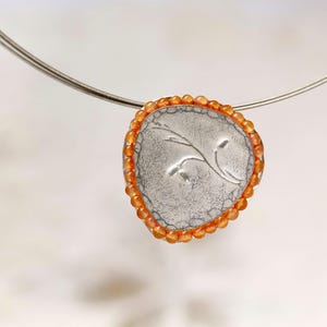 Anhänger aus Silber 925, verschiedene Edelsteine zur Auswahl, florales Muster, ziseliert und gehämmert, Unikat aus der Goldschmiede