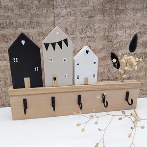 Schlüsselbrett Holzhäuschen, Boho Wanddekoration aus Holz, Schlüsselhaken, Tinyhouse Miniaturhaus Skandilook in schwarz-weiß-Buche
