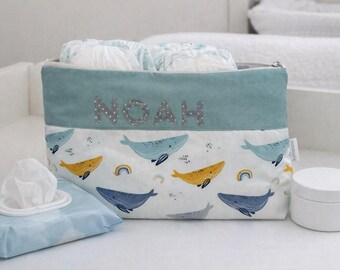 Gepersonaliseerde luiertas "Whales White", toilettas, toilettas met naam, baby en kind voor onderweg, toilettas