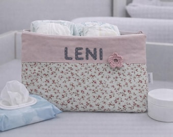 Wickeltasche mit Namen " Blümchen I " , Kulturbeutel, Kulturbeutel mit Namen, mit Baby unterwegs, mit Kind unterwegs,