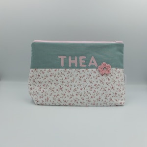 Wickeltasche mit Namen " Blümchen lindgrün" Windeltasche  , Kulturbeutel, Kulturbeutel mit Namen, Baby unterwegs,Kind unterwegs,Kulturtasche