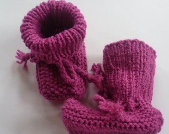 Mit liebe handgestrickte Baby-Strickschuhe