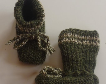 Mit liebe handgestrickte Baby-Strickschuhe