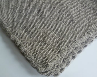 1 knitted baby blanket in seed stitch