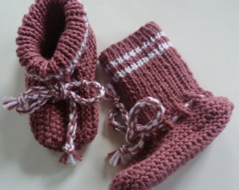 Mit liebe handgestrickte Baby-Strickschuhe