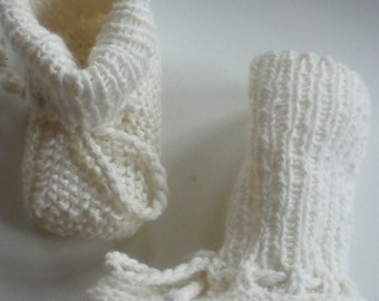 Chaussures tricotées pour bébé tricotées à la main avec amour