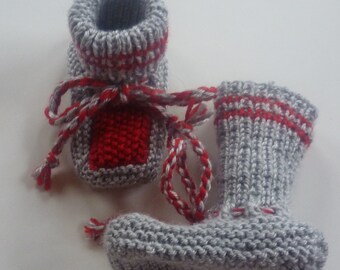 With lovely hand-knitted baby knitted shoes "