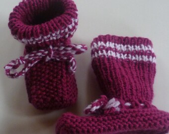 Mit liebe handgestrickte Baby-Strickschuhe