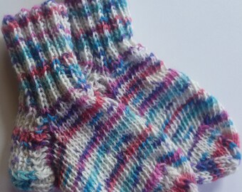 Baby knit socks with a sole length of approx. 10.5 cm are available for immediate delivery