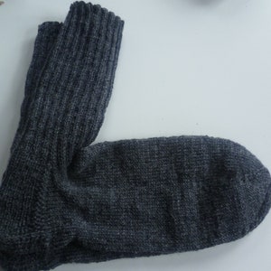 AVAILABLE IMMEDIATELY 1 pair of new men&#39;s socks handmade size 41-42