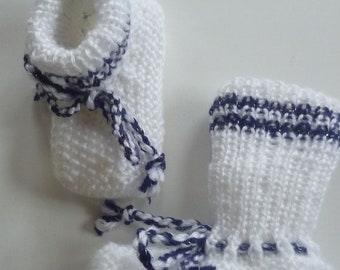 Mit liebe handgestrickte Baby-Strickschuhe