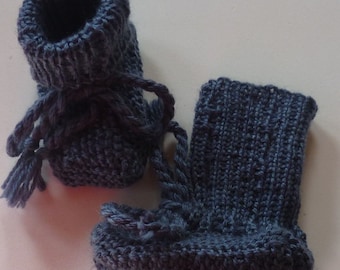 Mit liebe handgestrickte Baby-Strickschuhe