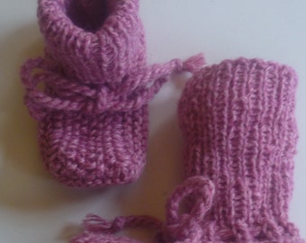 Mit liebe handgestrickte Baby-Strickschuhe