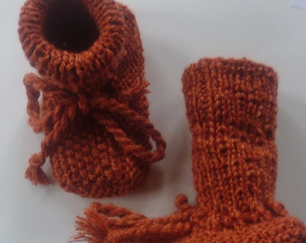 Mit liebe handgestrickte Baby-Strickschuhe