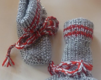 With lovely hand-knitted baby knitted shoes "