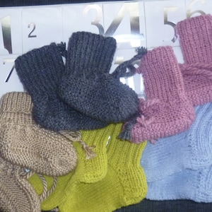 SOFERT  LIEFERBAR             Babystrickschühchen und Socken - Adventskalender