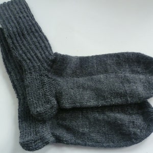 AVAILABLE IMMEDIATELY 1 pair of new men&#39;s socks handmade size 38/39