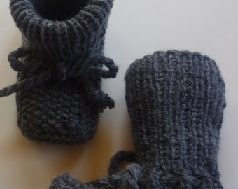 Hand-knitted baby knitted shoes with love