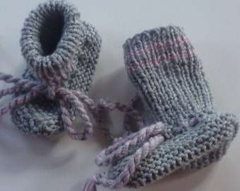 Mit liebe handgestrickte Baby-Strickschuhe