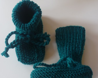 Mit liebe handgestrickte Baby-Strickschuhe